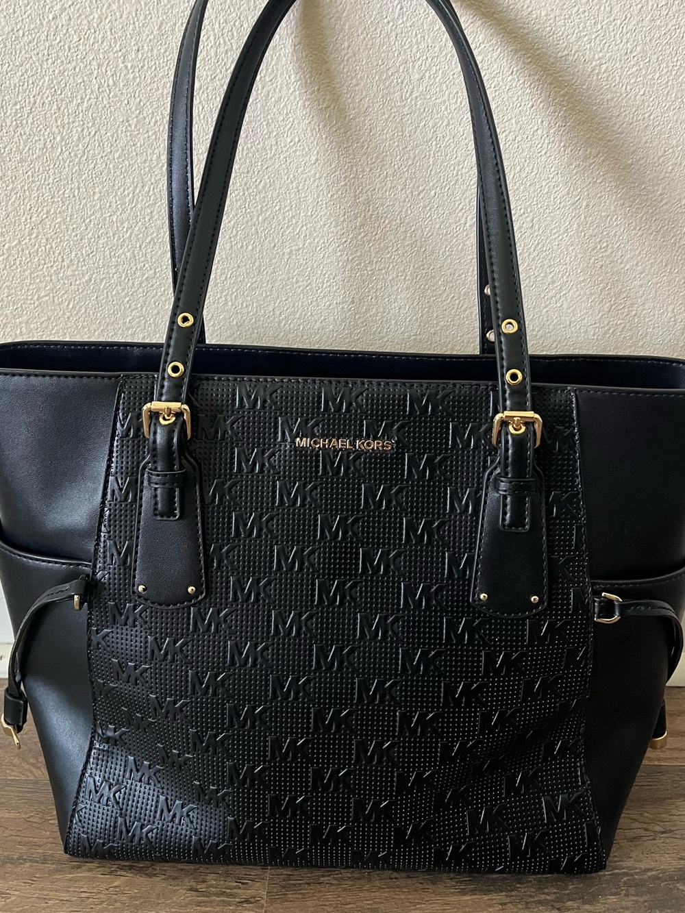 MK Logo Tote 🖤 Embossed Voyager